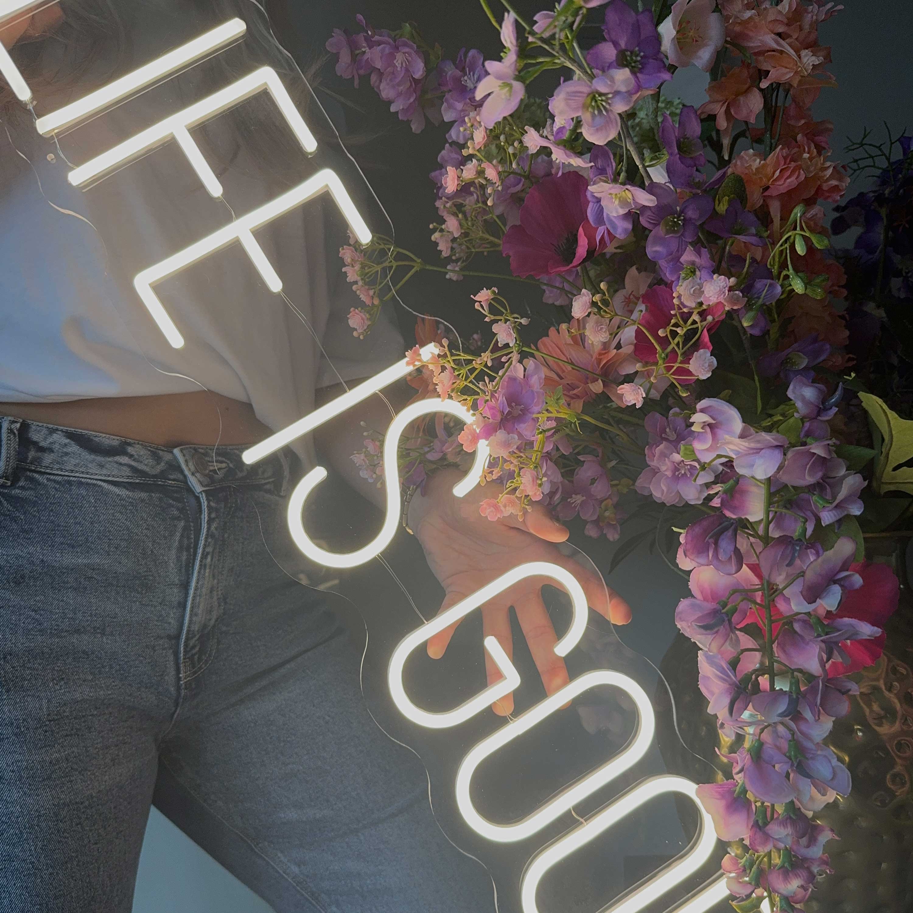 Enseigne néon Life is good