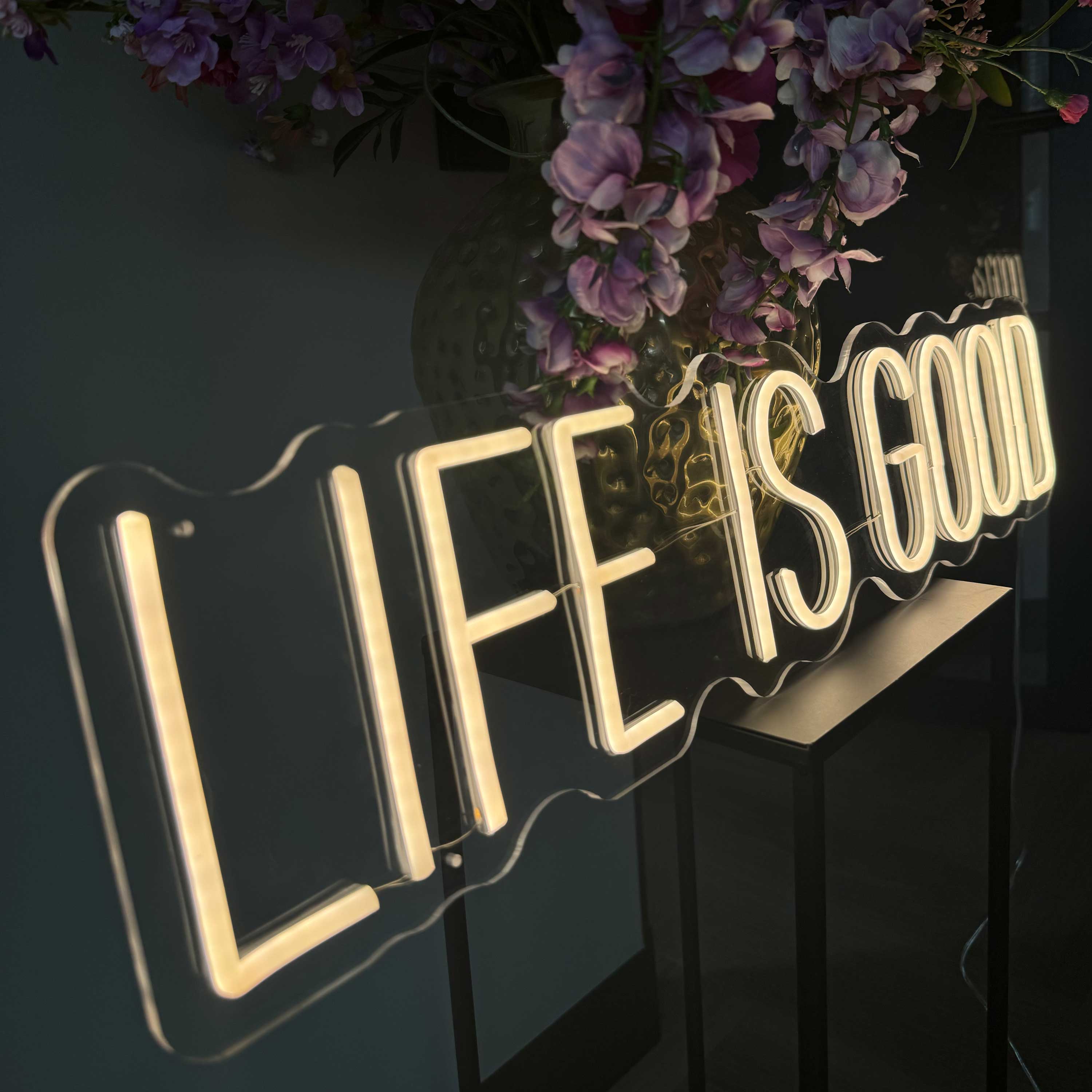 Enseigne néon Life is good